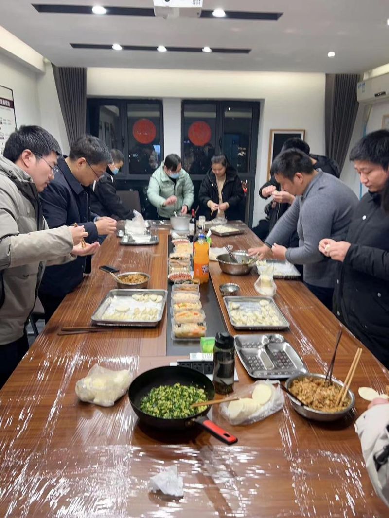 通達(dá)軟件公司組織開(kāi)展“情暖冬至，餃香飄逸”冬至包餃子活動(dòng)